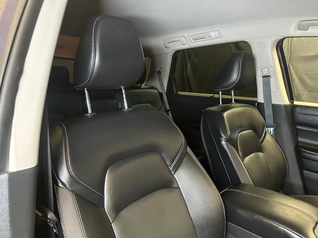Used 2023 Nissan Pathfinder SL AWD/4WD image 16