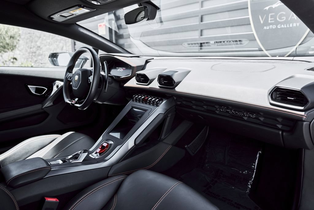 Used 2021 Lamborghini Huracan EVO RWD image 42