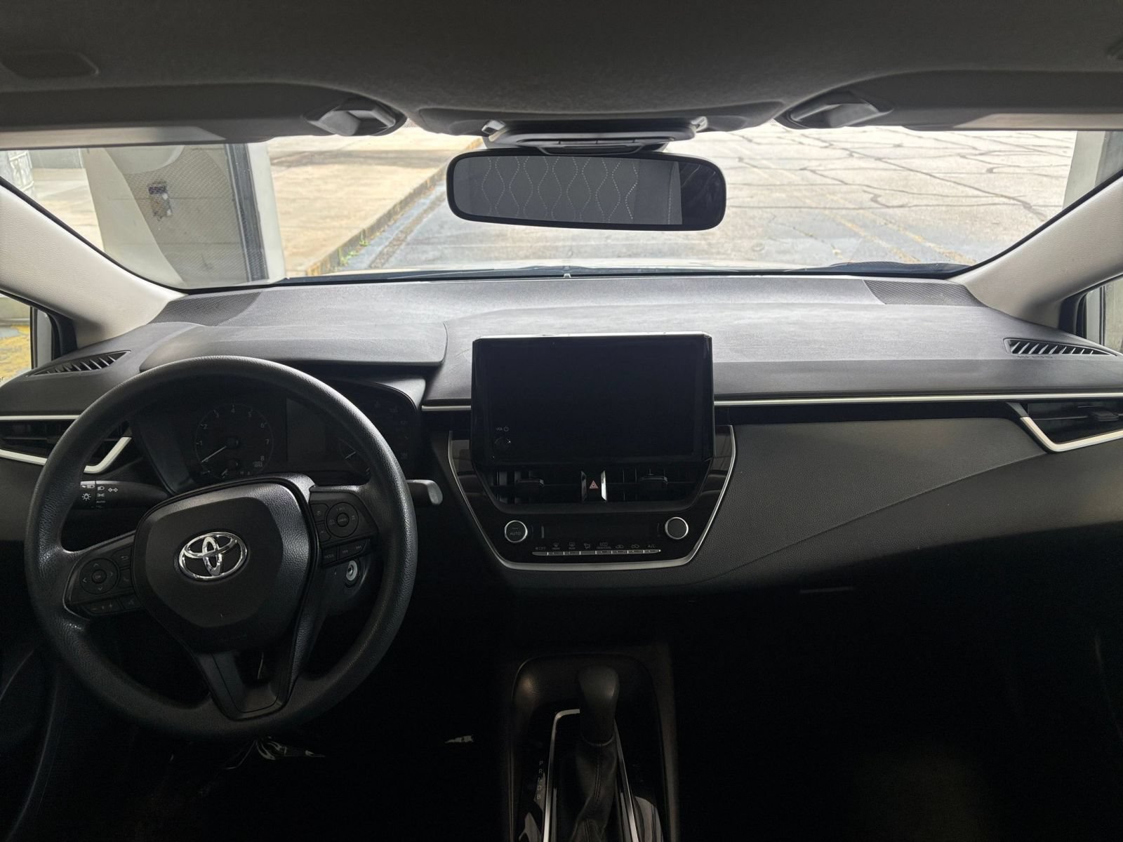 Used 2025 Toyota Corolla LE FWD image 31