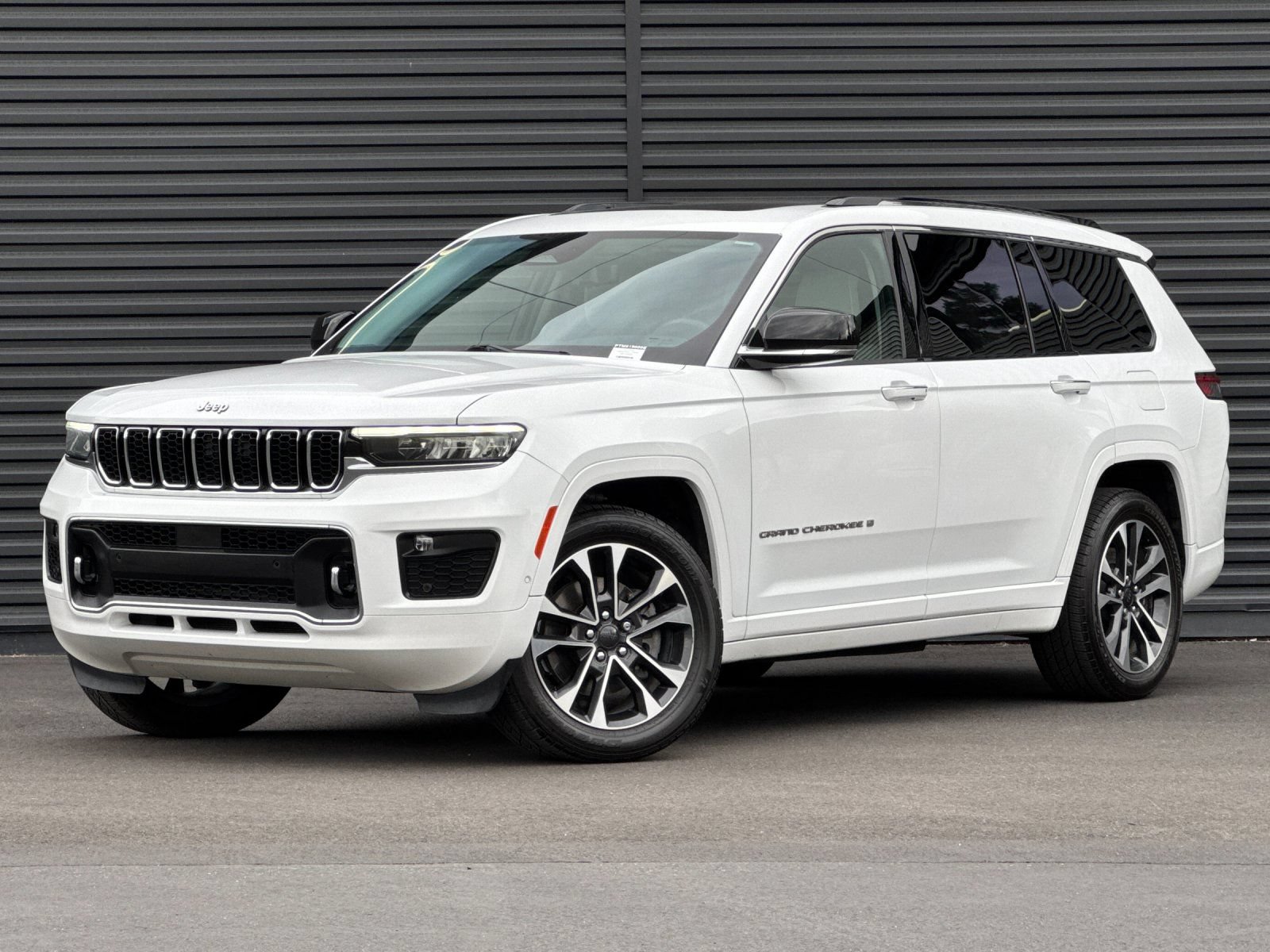 Used 2021 Jeep Grand Cherokee L Overland w/ Luxury Tech Group IV AWD/4WD image 1
