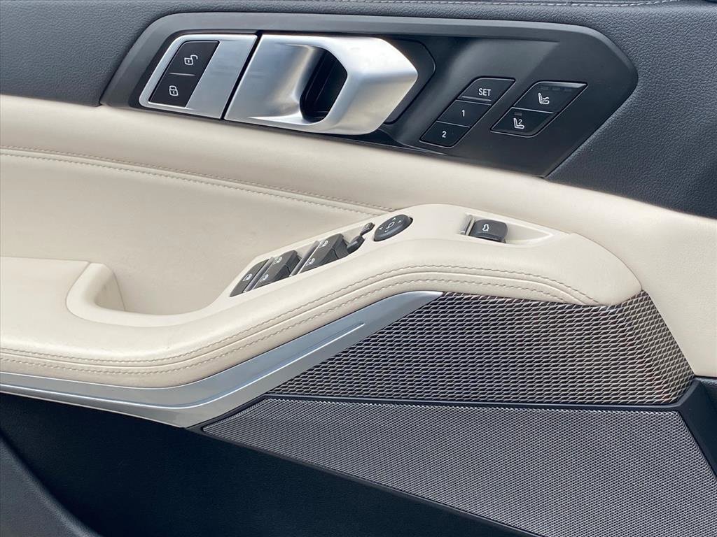 Used 2022 BMW X5 M50i w/ Executive Package image 19