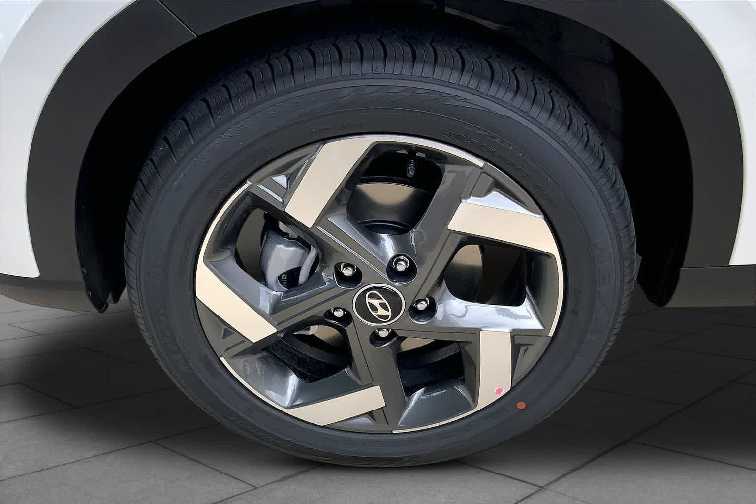 New 2026 Hyundai Venue SEL FWD image 11