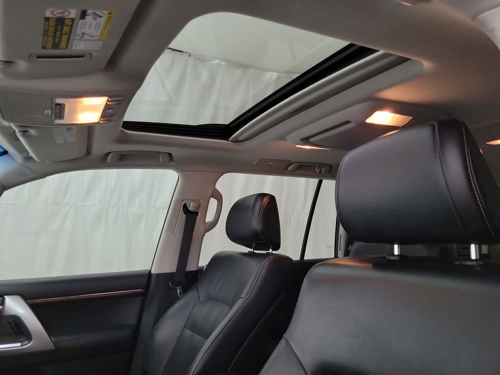 Used 2014 Toyota Land Cruiser image 9