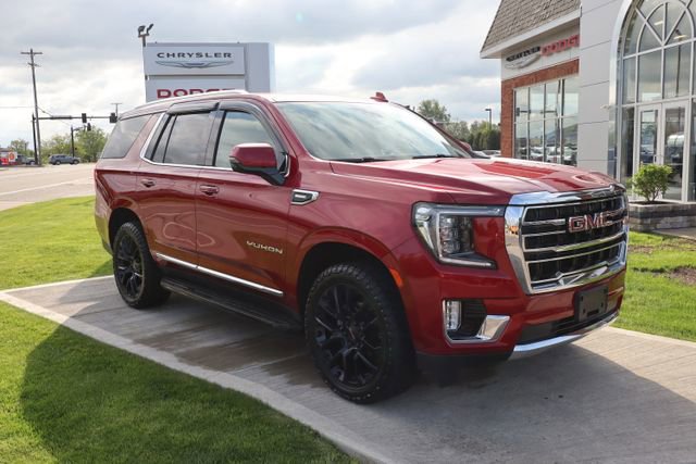 Used 2023 GMC Yukon SLT w/ SLT Luxury Package AWD/4WD image 3