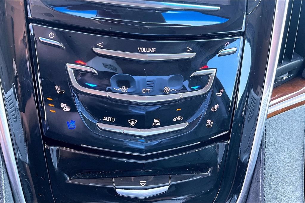 Used 2019 Cadillac Escalade Luxury AWD/4WD image 24