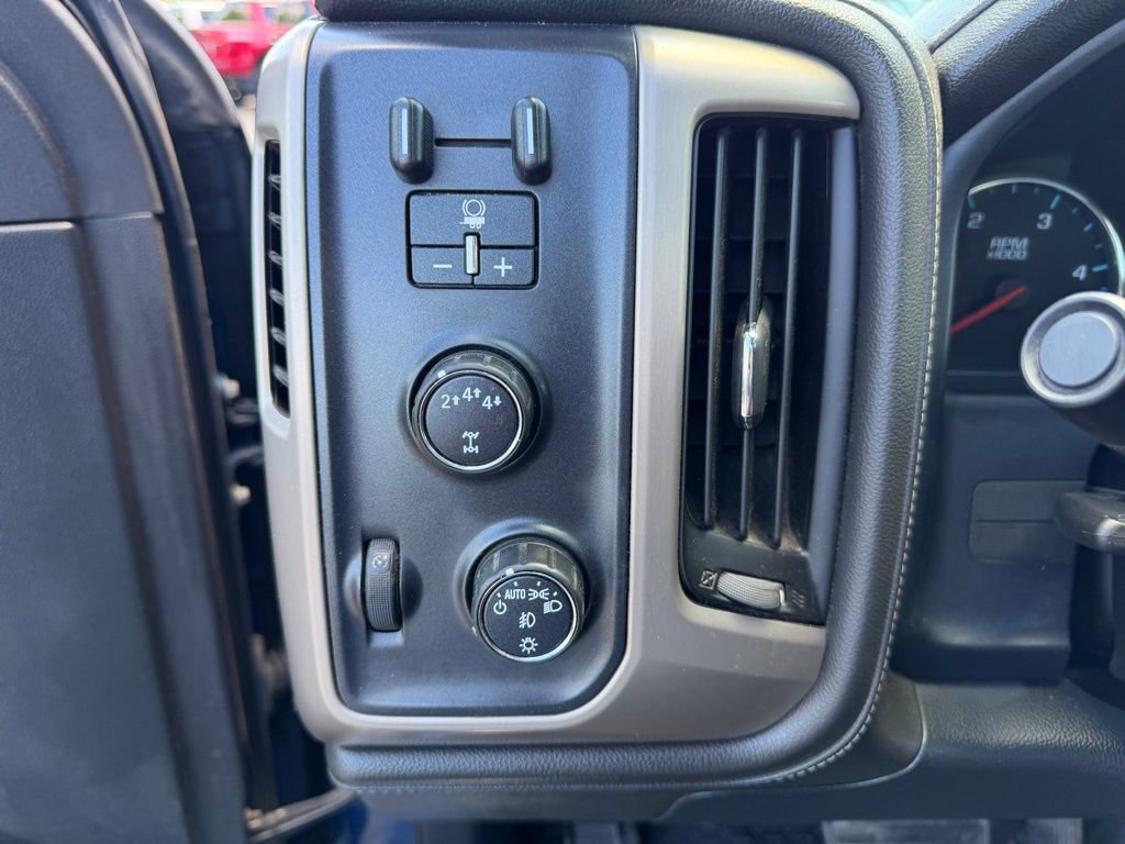 Used 2017 GMC Sierra 2500 Denali w/ Duramax Plus Package AWD/4WD image 18