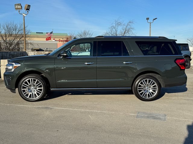 Used 2022 Ford Expedition Max Limited image 11