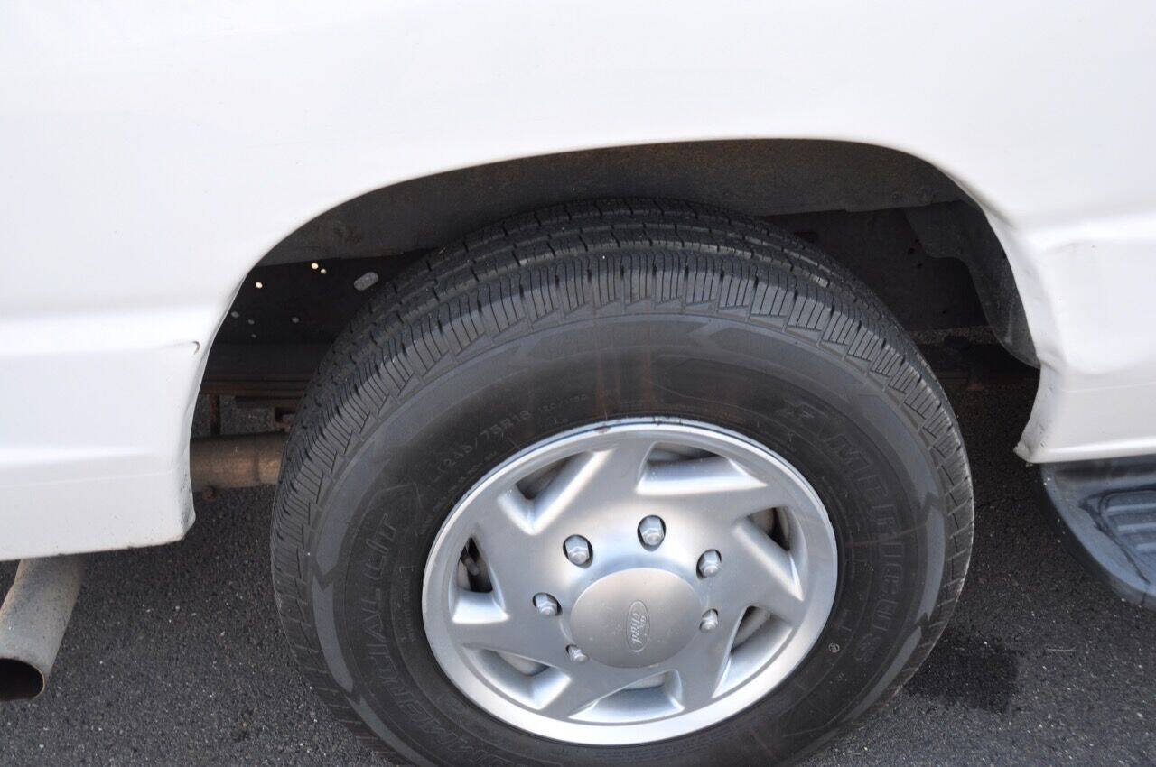 Used 2010 Ford E-350 and Econoline 350 XLT RWD image 38