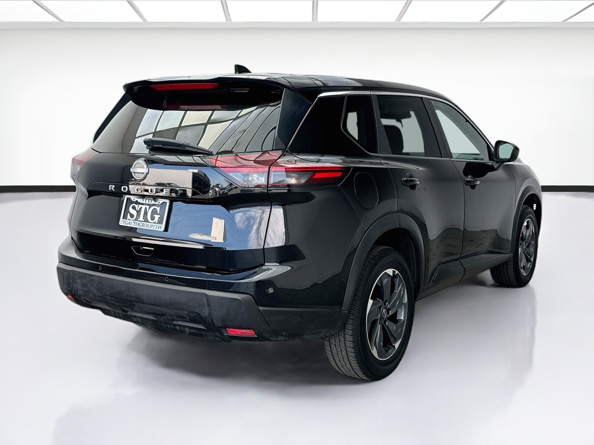 Used 2025 Nissan Rogue SV FWD image 4