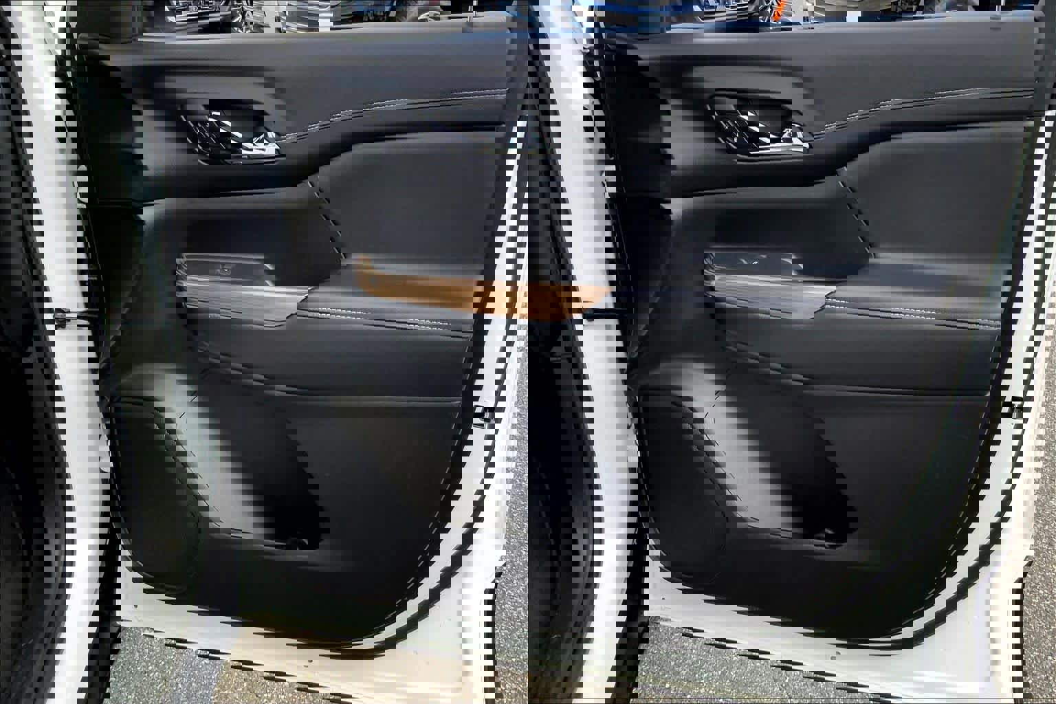 Certified 2023 GMC Acadia SLE w/ Driver Convenience Package image 22