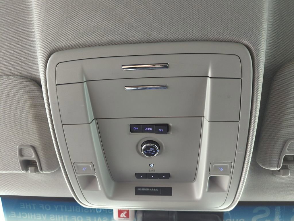 Used 2018 Chevrolet Suburban Premier image 29