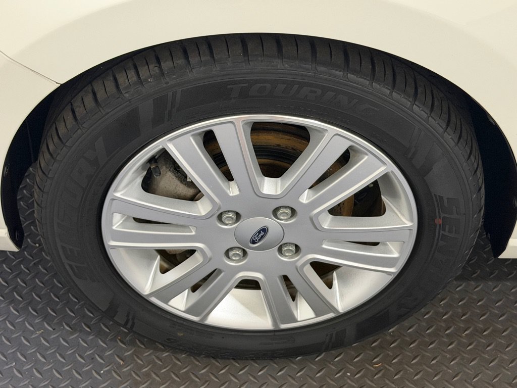 Used 2010 Ford Focus SEL FWD image 19
