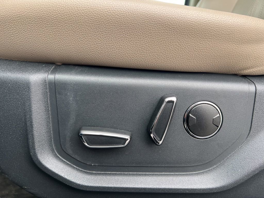 Used 2024 Ford Expedition Limited image 10