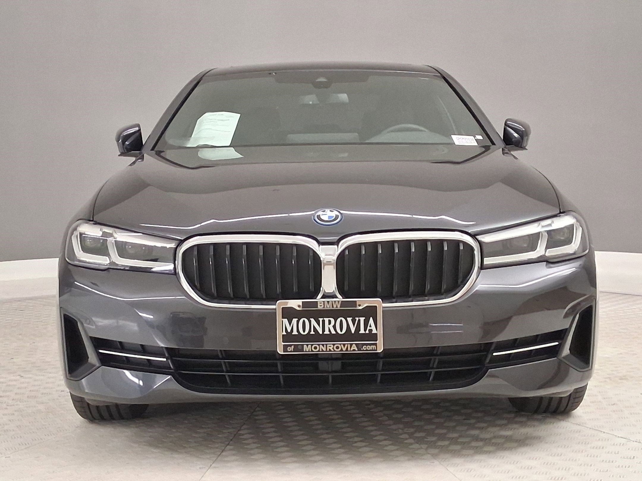 Used 2023 BMW 530e w/ Convenience Package RWD image 4