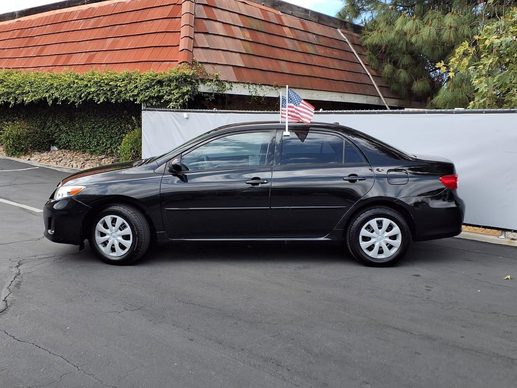Used 2011 Toyota Corolla LE FWD image 3