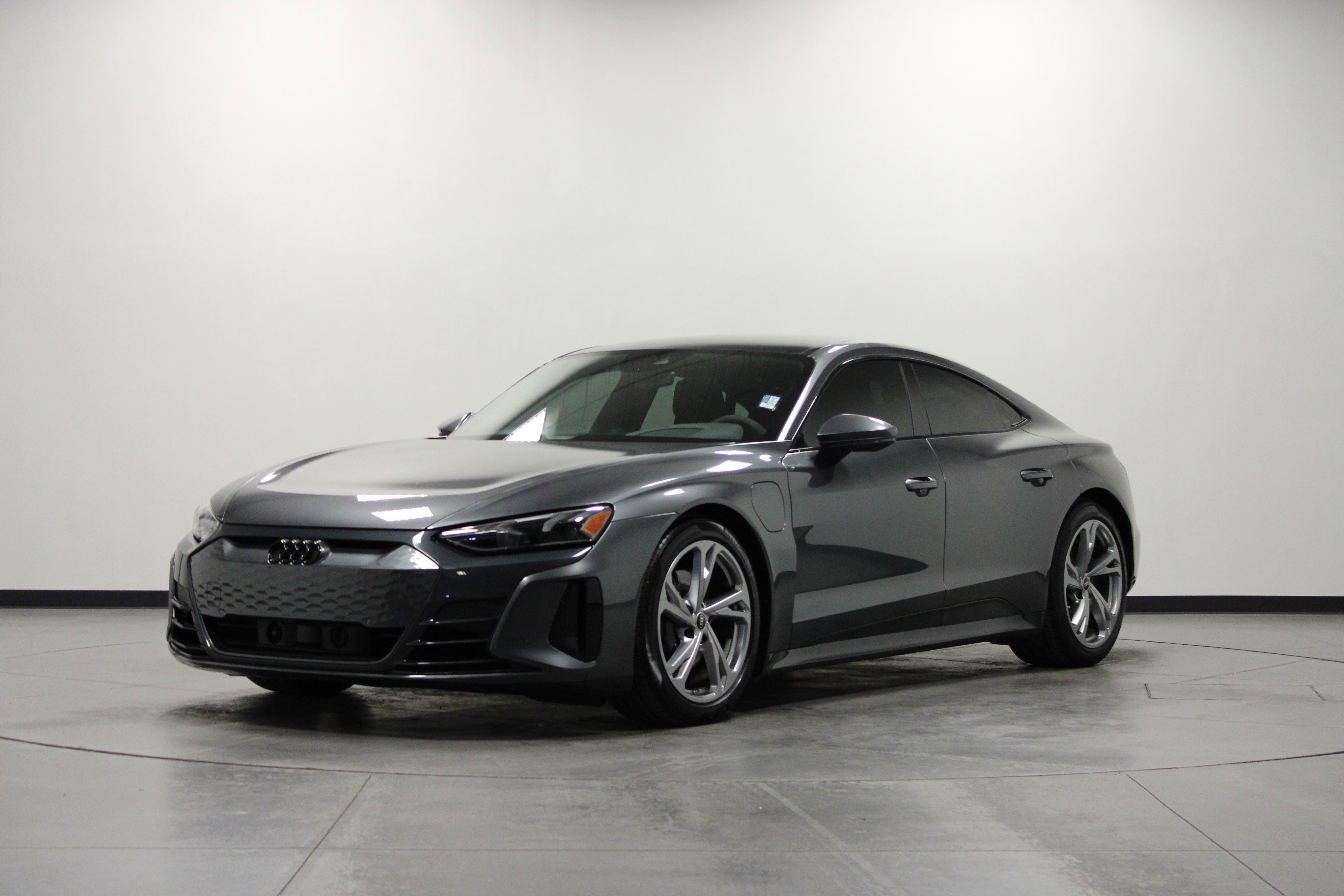 Used 2023 Audi e-tron GT Premium Plus image 8