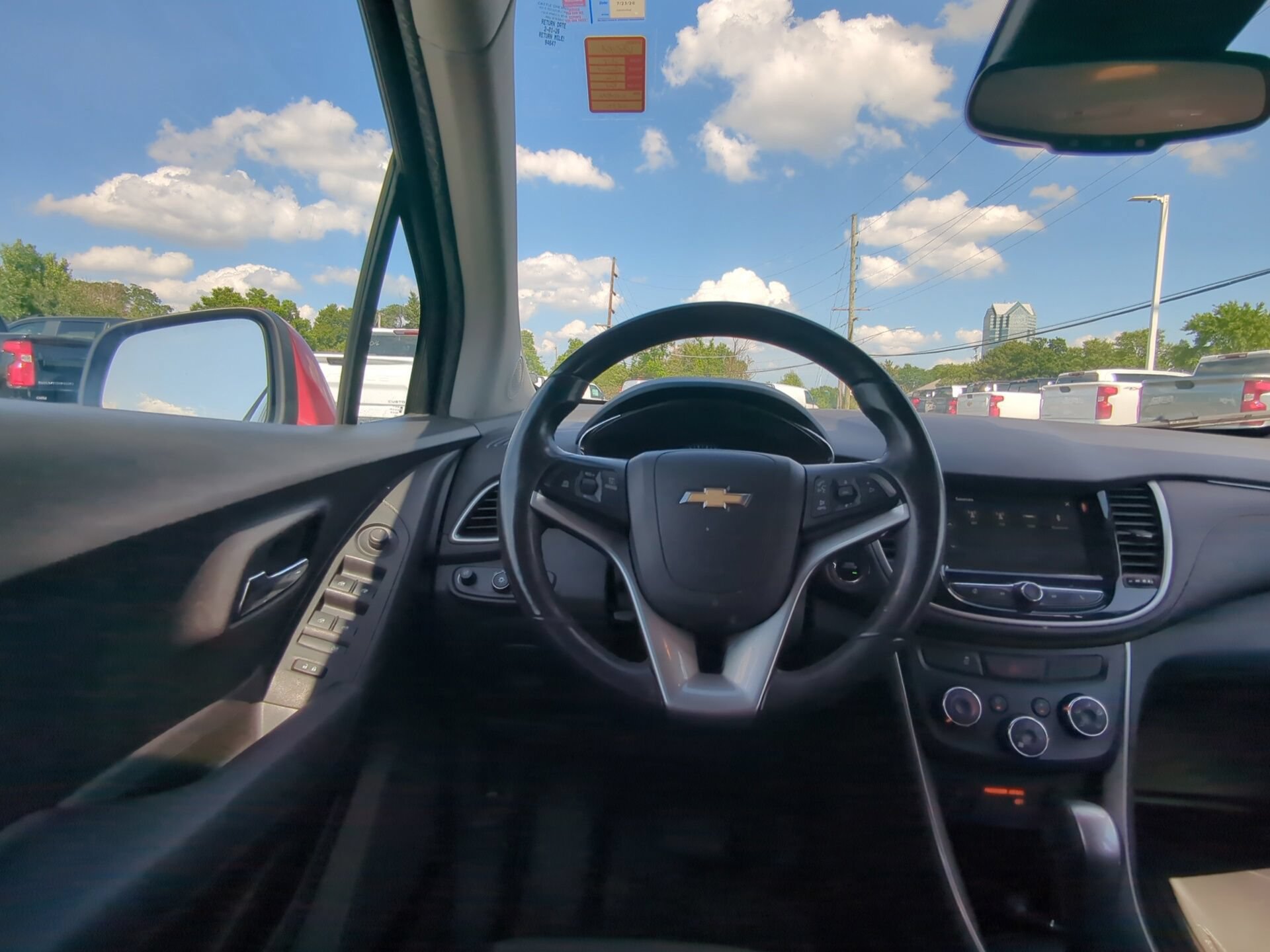 Used 2018 Chevrolet Trax LT w/ LT Convenience Package FWD image 11