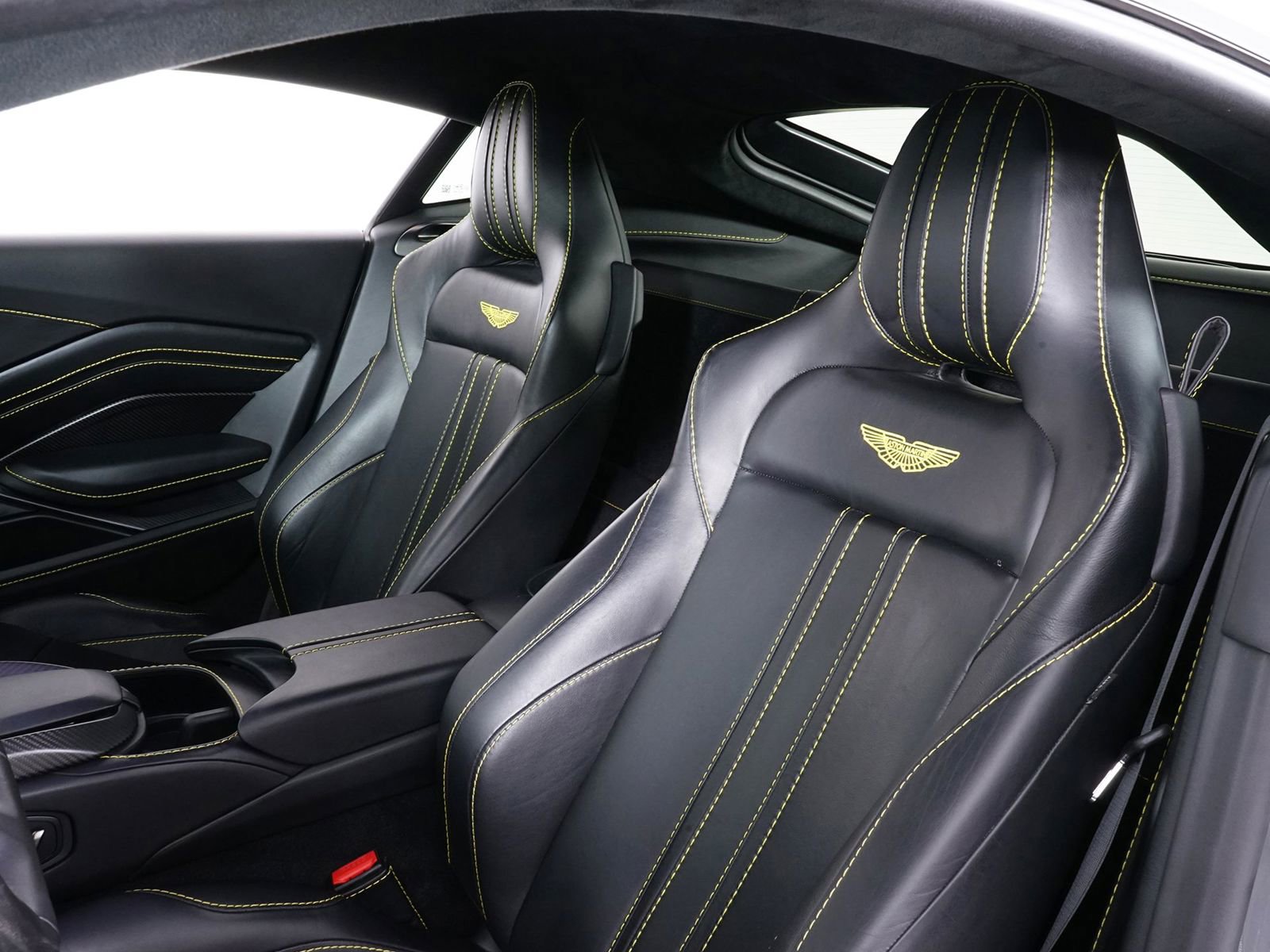Used 2019 Aston Martin V8 Vantage Coupe image 25