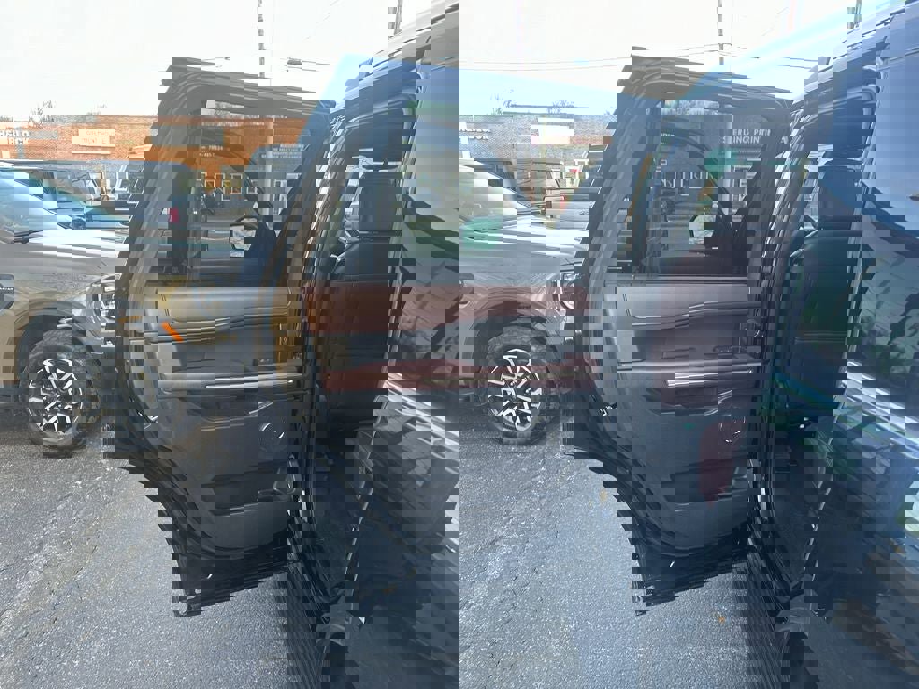 Used 2024 Ford Expedition Limited image 13