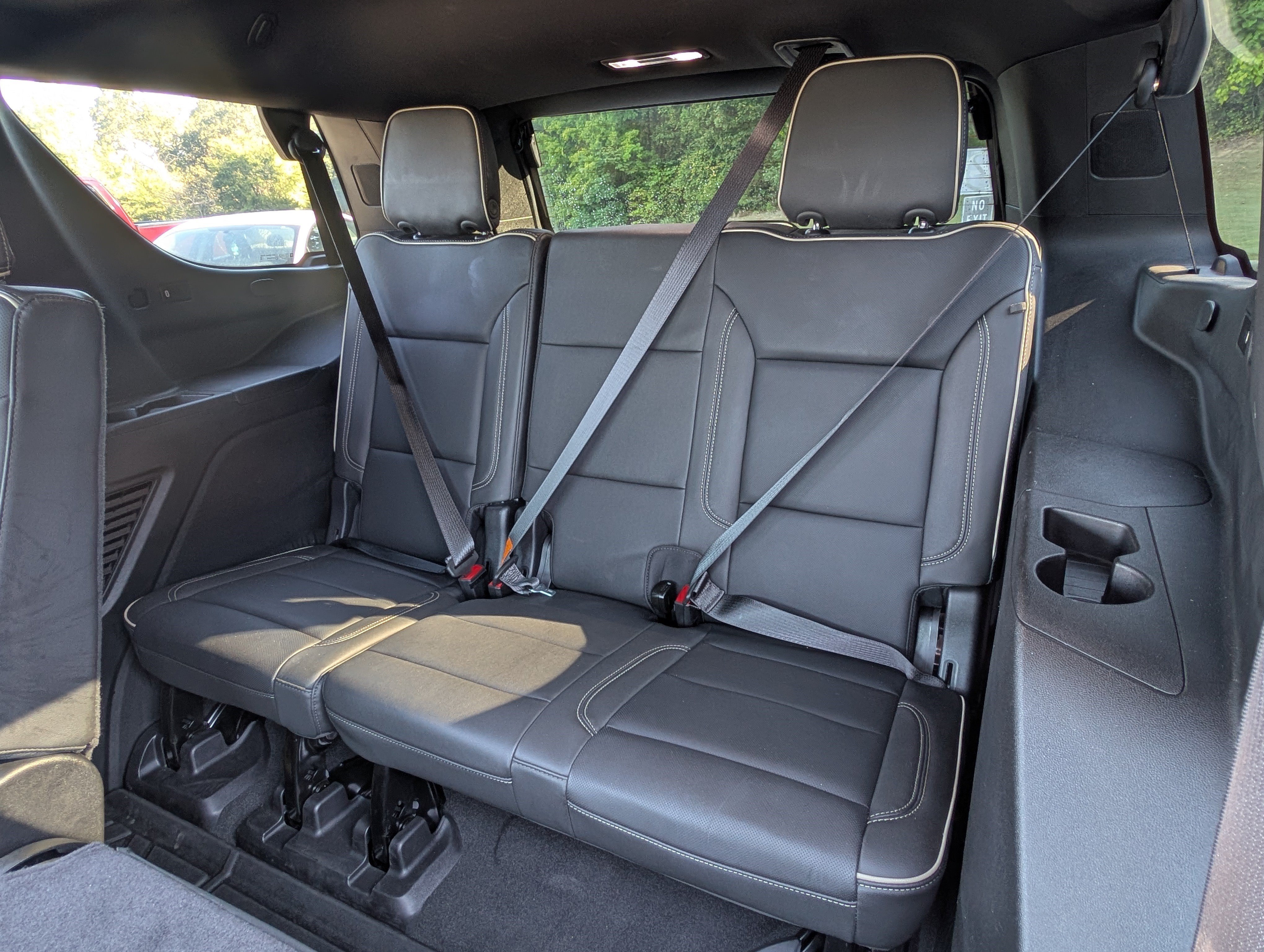 Used 2024 GMC Yukon SLT w/ SLT Premium Package AWD/4WD image 19