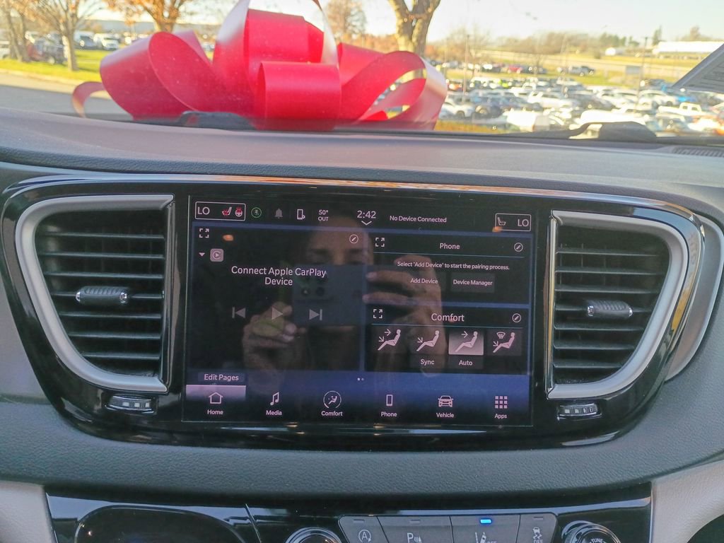 Used 2023 Chrysler Pacifica Touring-L image 19