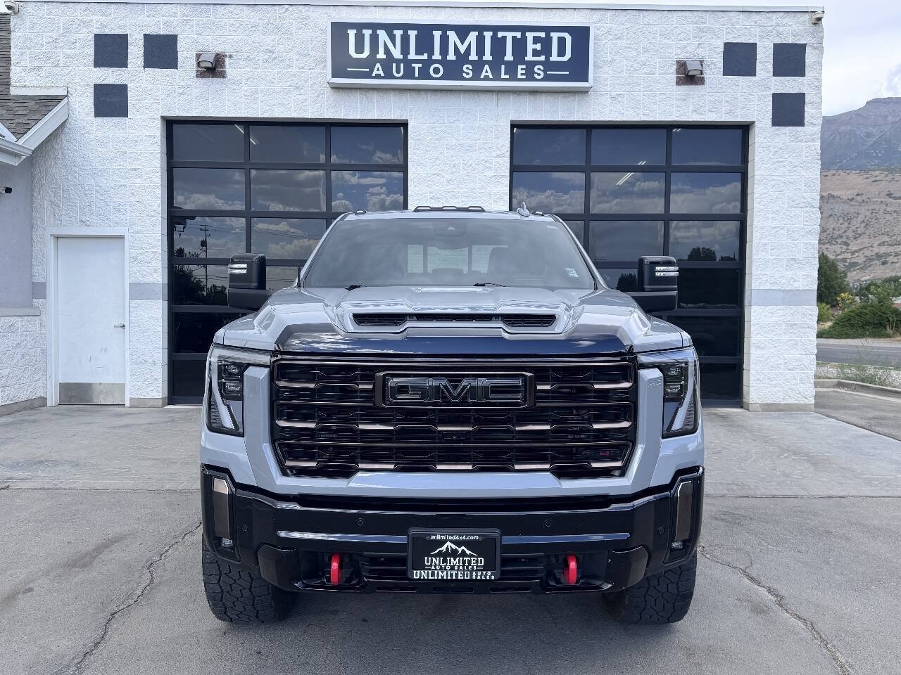 Used 2024 GMC Sierra 2500 AT4X AWD/4WD image 3