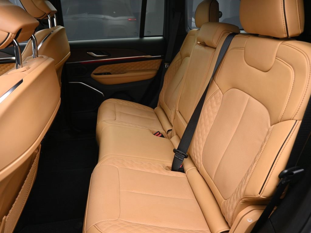 Used 2025 Jeep Grand Cherokee Summit w/ Obsidian Package image 10