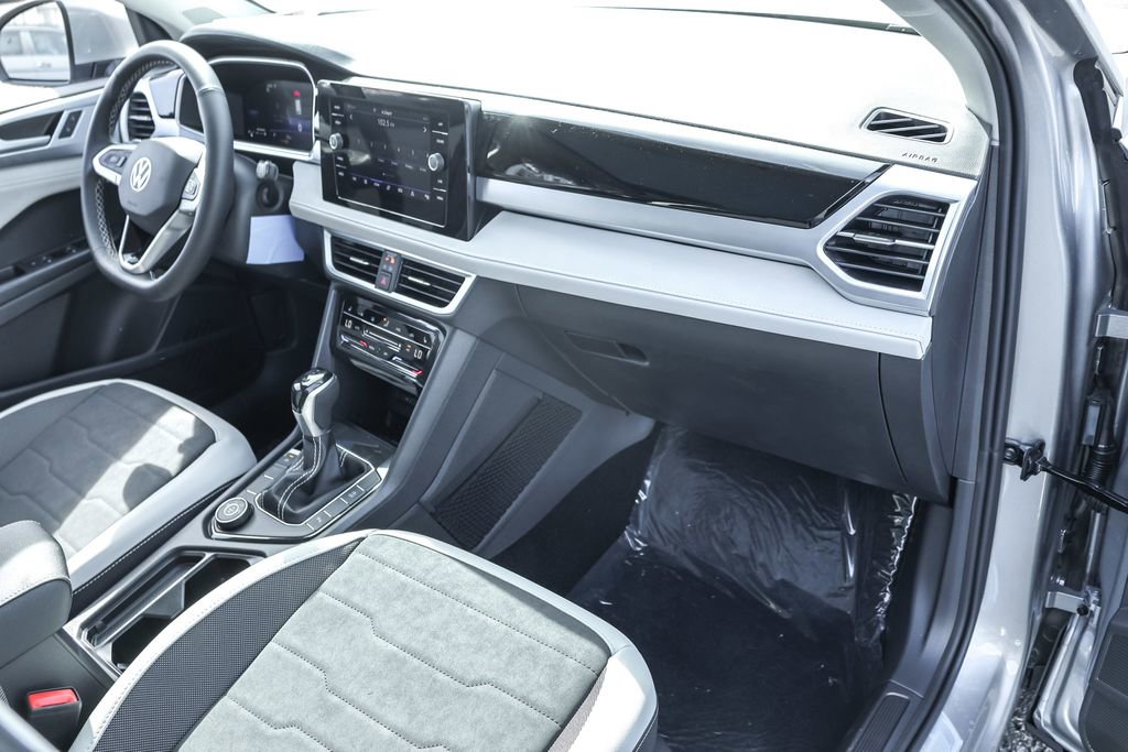 New 2025 Volkswagen Taos SE image 41