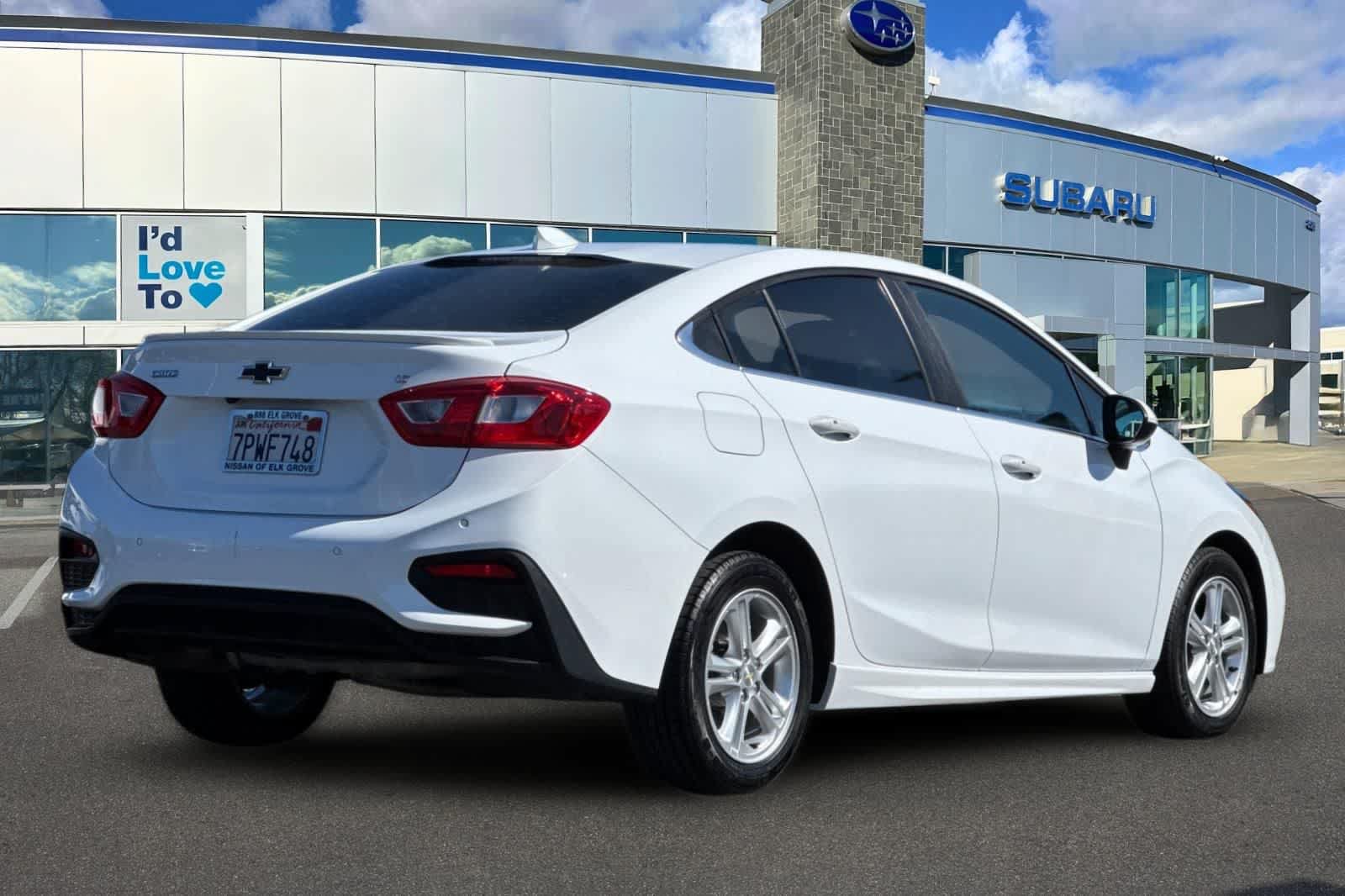 Used 2017 Chevrolet Cruze LT w/ Convenience Package FWD image 2