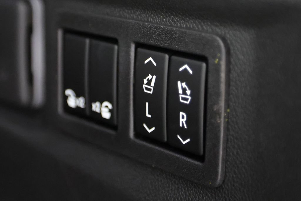Used 2026 GMC Yukon Denali Ultimate AWD/4WD image 14