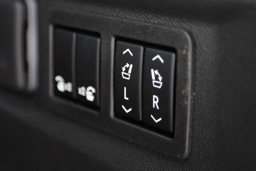 Used 2026 GMC Yukon Denali Ultimate image 14