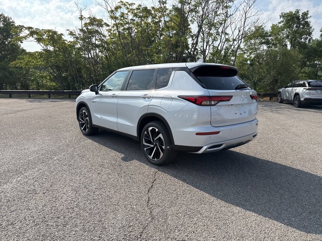 New 2025 Mitsubishi Outlander SE image 12