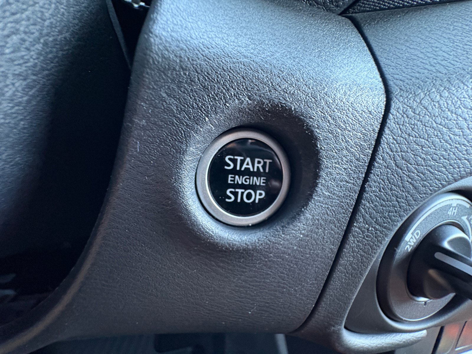 Used 2024 Nissan Frontier PRO-4X w/ Technology Package AWD/4WD image 30