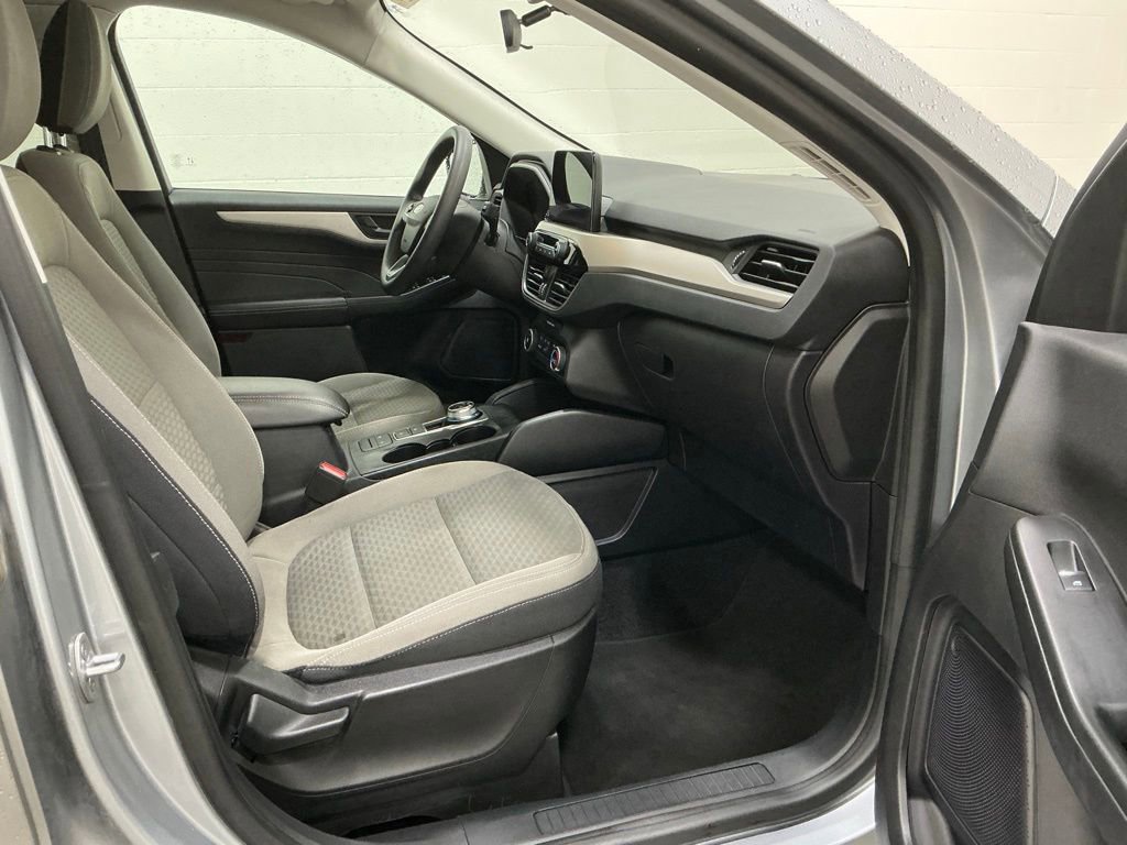 Used 2022 Ford Escape SE image 30