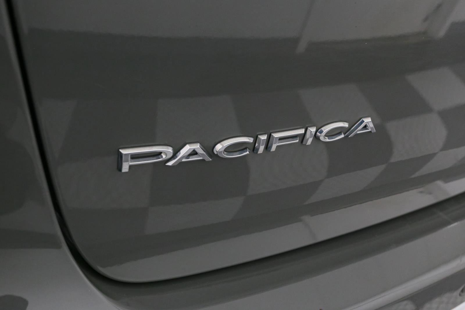 Used 2021 Chrysler Pacifica Touring-L image 9