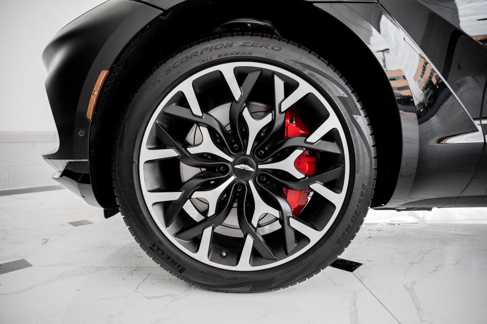 Used 2022 Aston Martin DBX AWD/4WD image 4