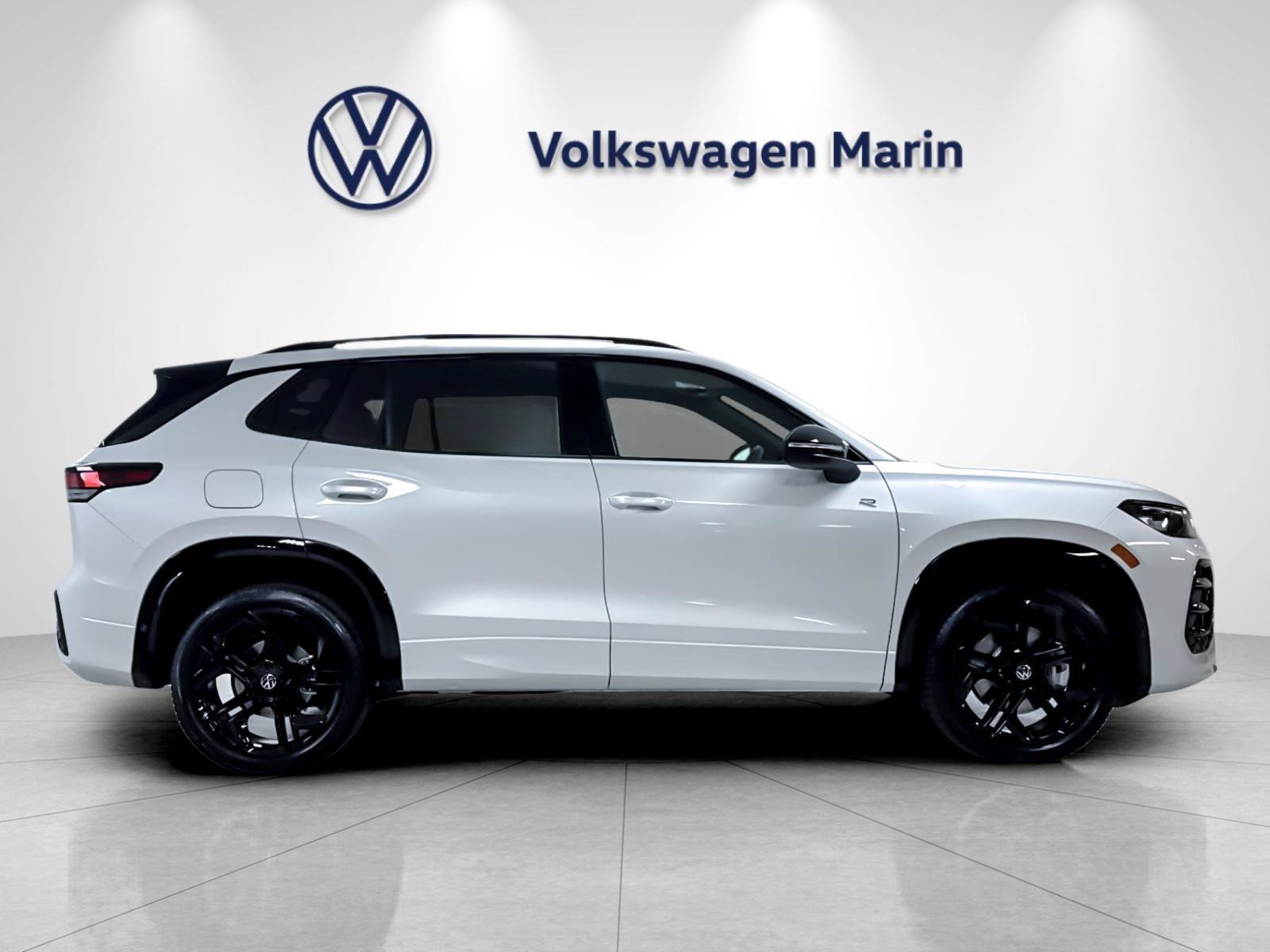 New 2026 Volkswagen Tiguan SE R-Line AWD/4WD image 6