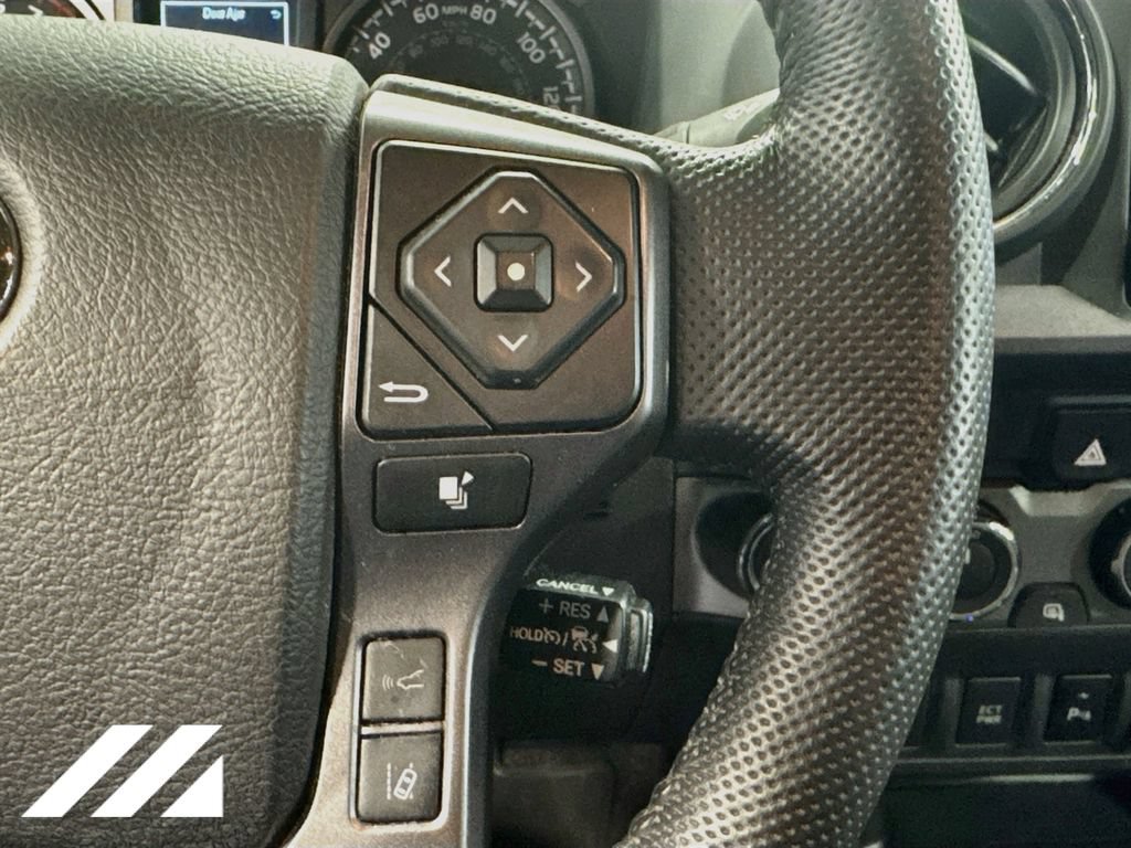 Used 2022 Toyota Tacoma TRD Off-Road w/ Technology Package AWD/4WD image 13