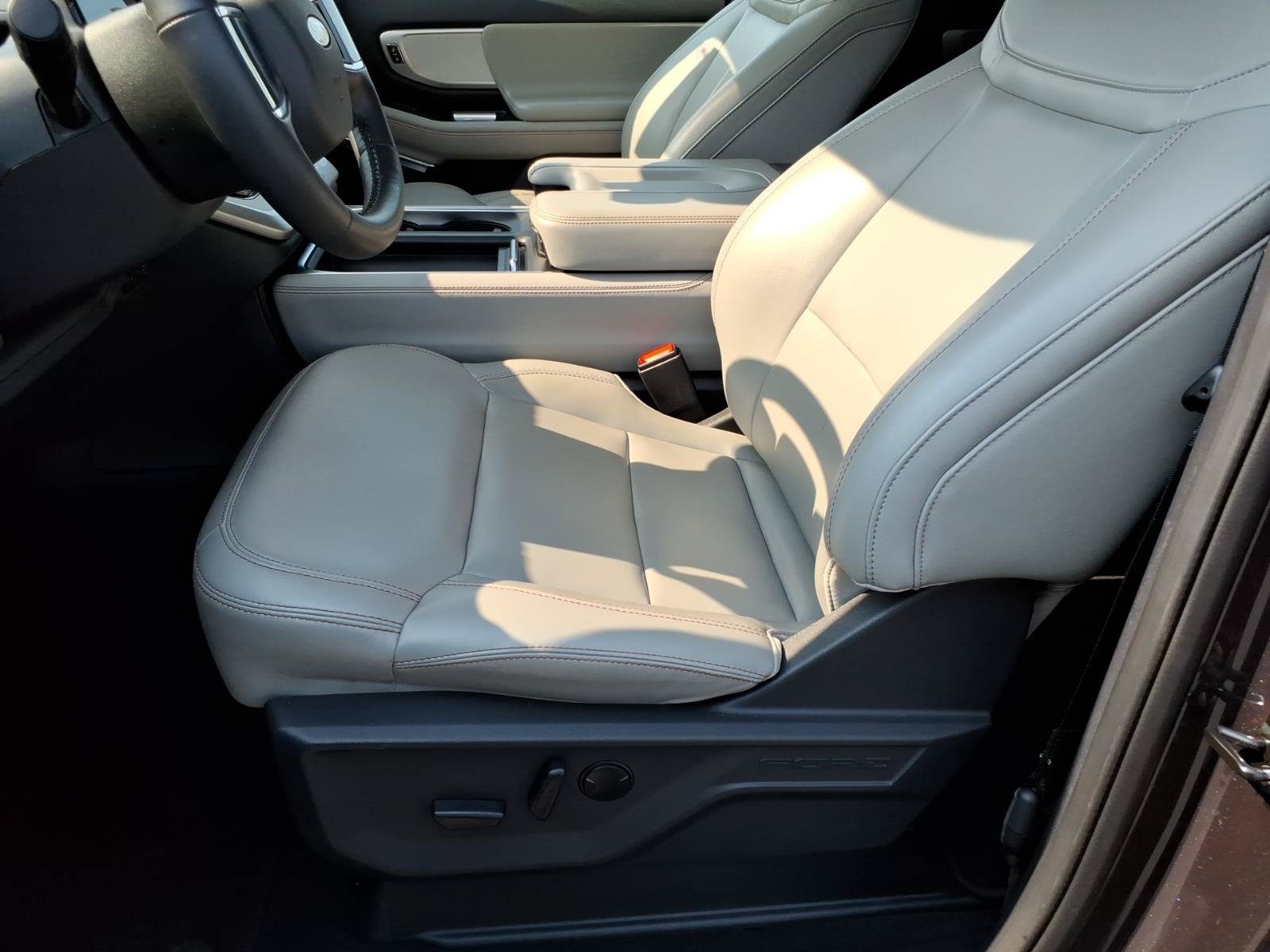 Certified 2025 Ford Expedition Active AWD/4WD image 15