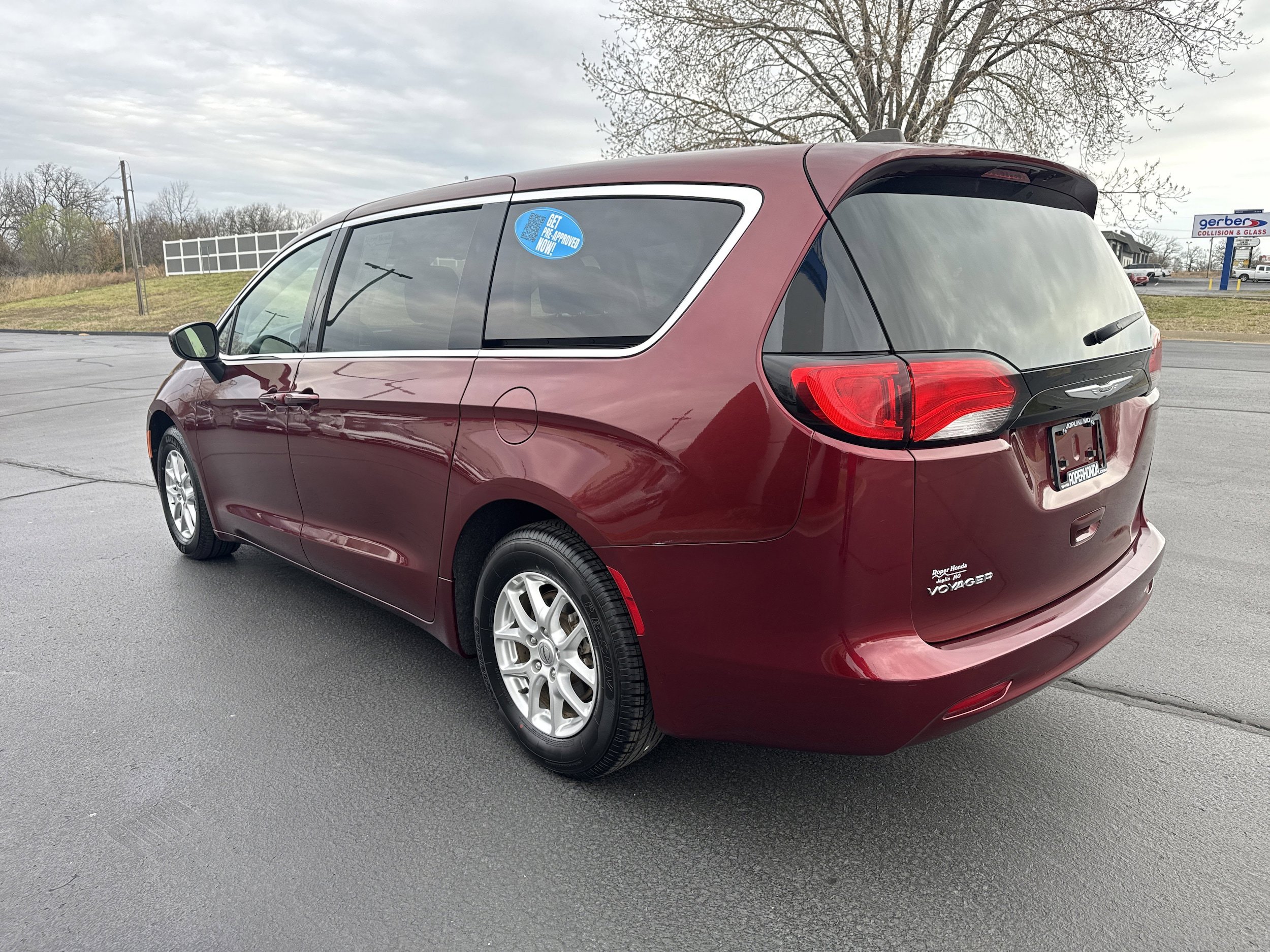 Used 2023 Chrysler Voyager LX FWD image 9