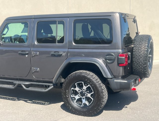 Used 2018 Jeep Wrangler Unlimited Sahara AWD/4WD image 7