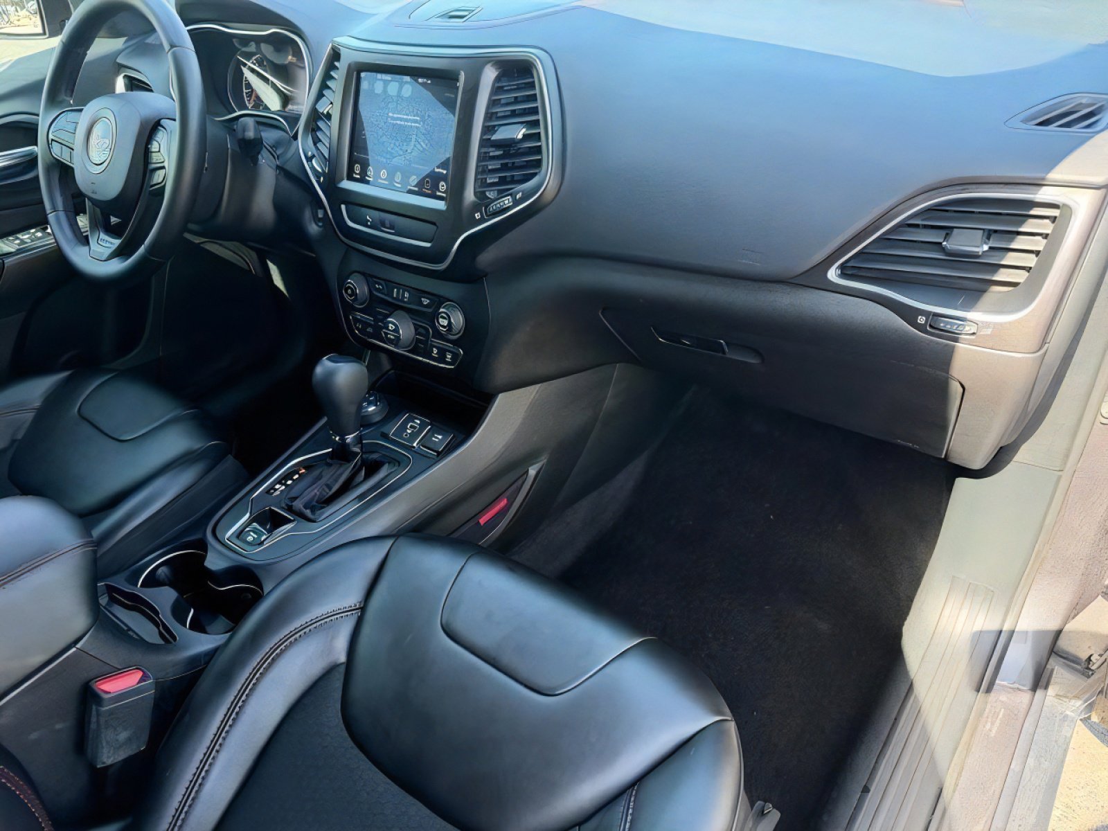 Used 2019 Jeep Cherokee Trailhawk w/ Comfort/Convenience Group image 10