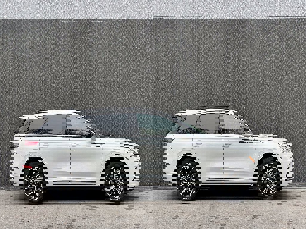 New 2025 Lincoln Corsair Grand Touring image 2