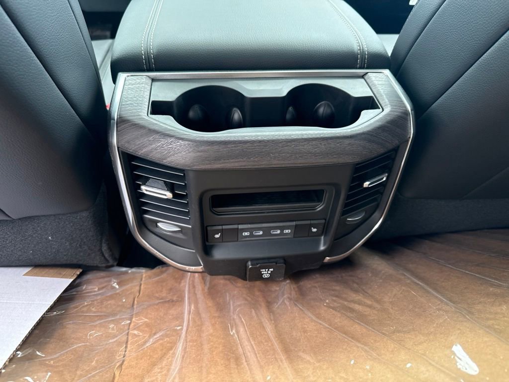 New 2026 RAM 2500 Laramie AWD/4WD image 25