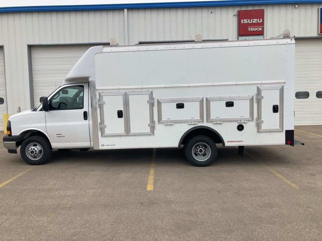 New 2026 GMC Savana 4500 w/ Power Convenience Package RWD image 2