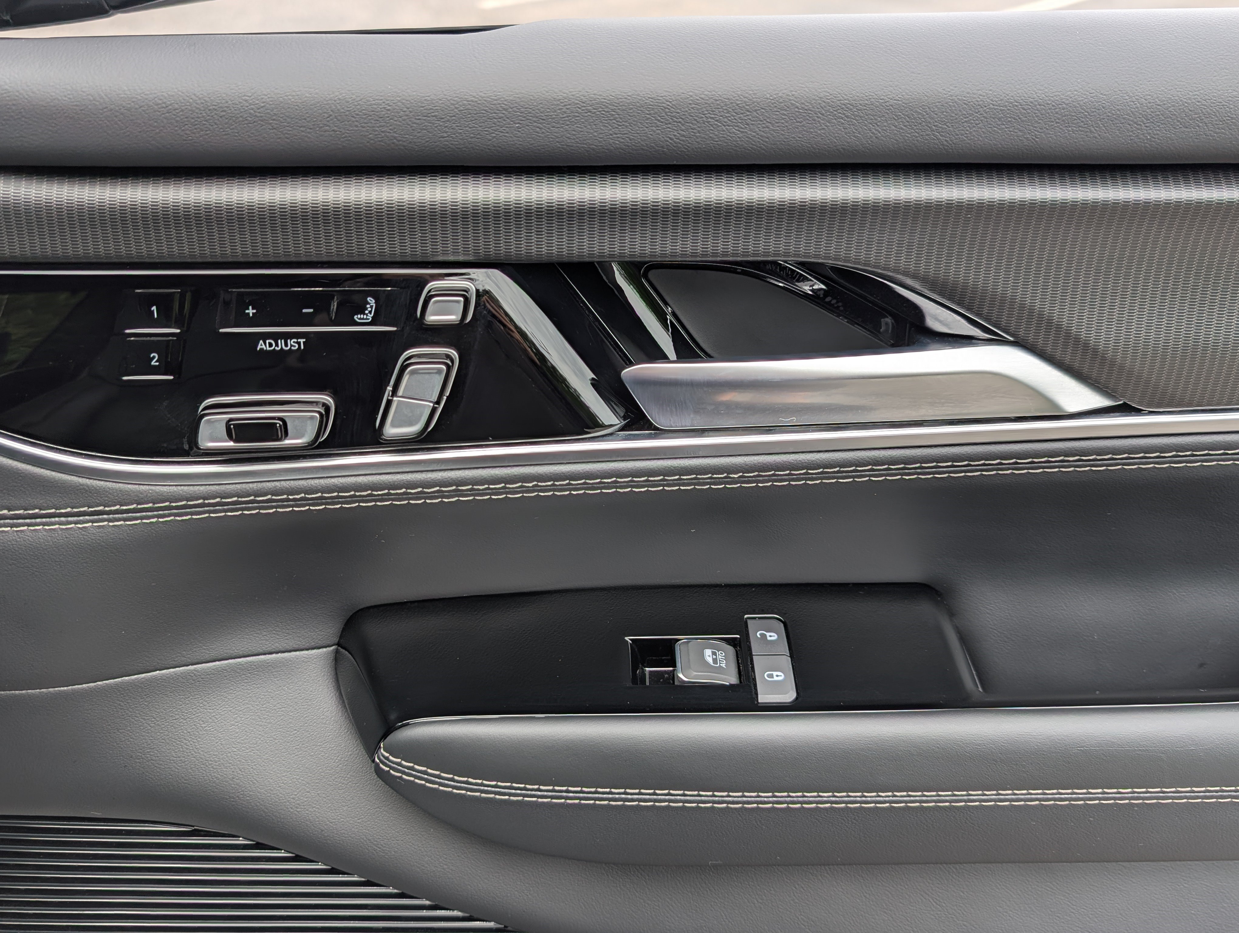 Used 2025 Jeep Grand Wagoneer Series II Obsidian w/ Quick Order Packagew 28T AWD/4WD image 23