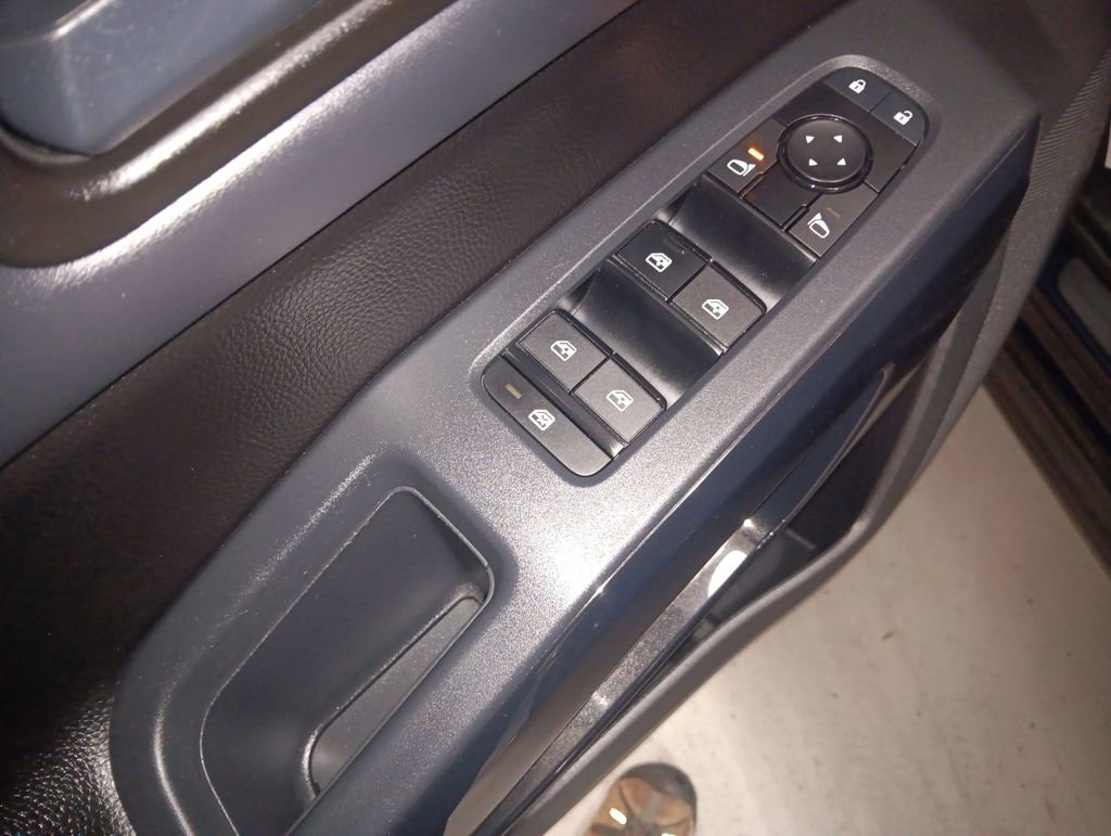 Used 2024 Nissan Pathfinder SV image 12