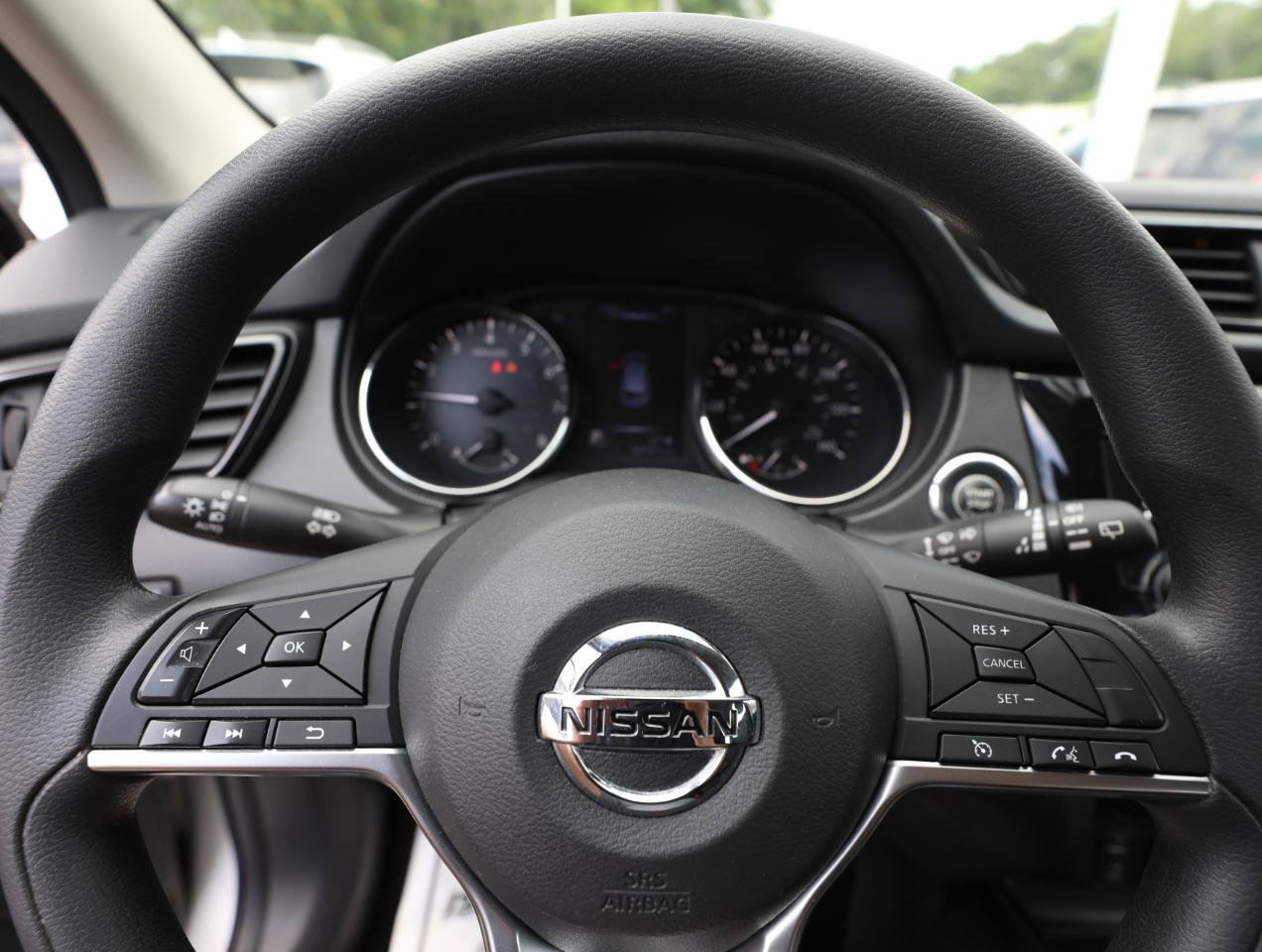 Used 2017 Nissan Rogue Sport SV AWD/4WD image 23