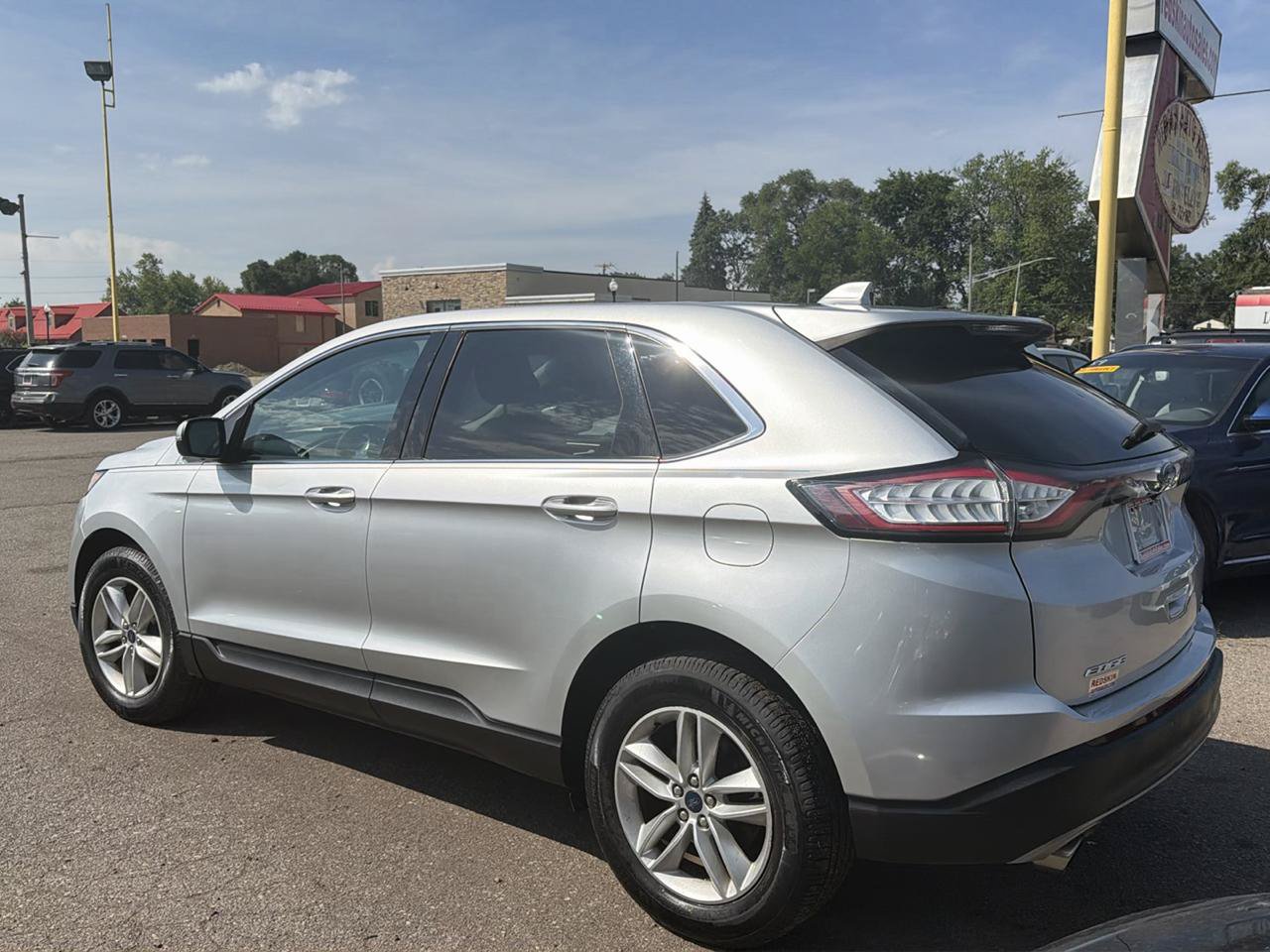 Used 2016 Ford Edge SEL w/ Equipment Group 201A AWD/4WD image 3