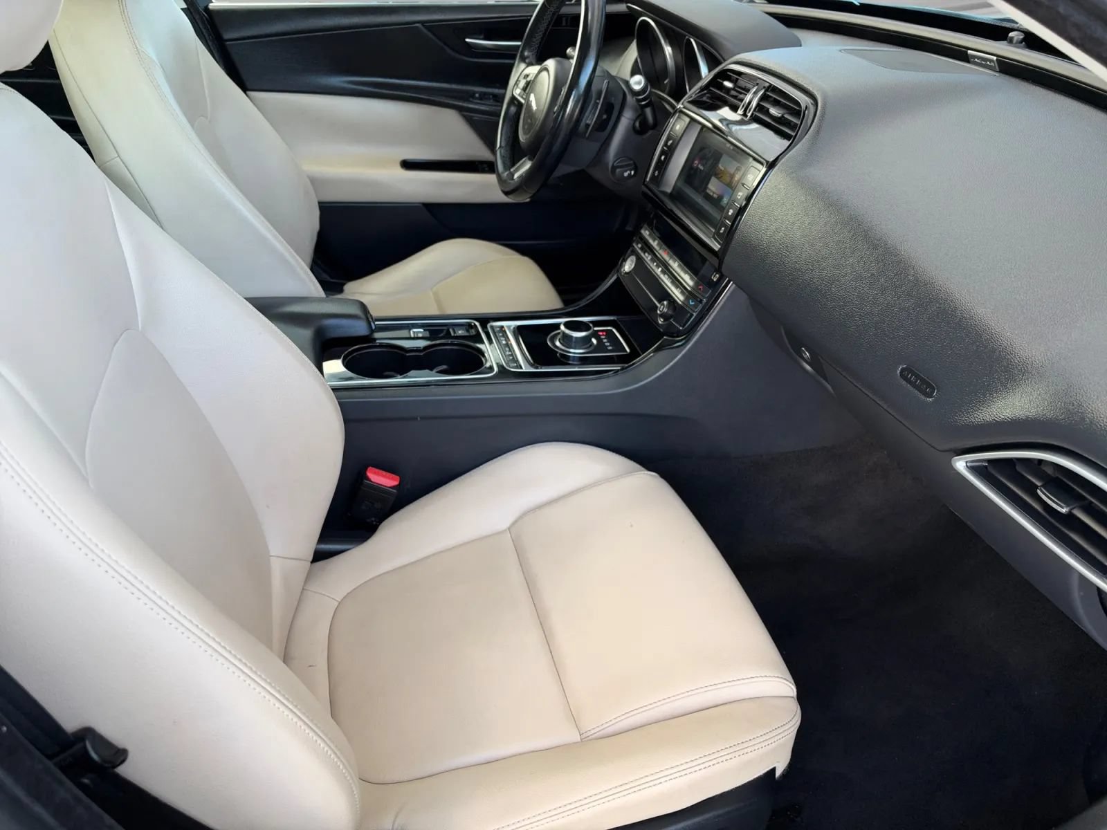 Used 2017 Jaguar XE RWD image 24